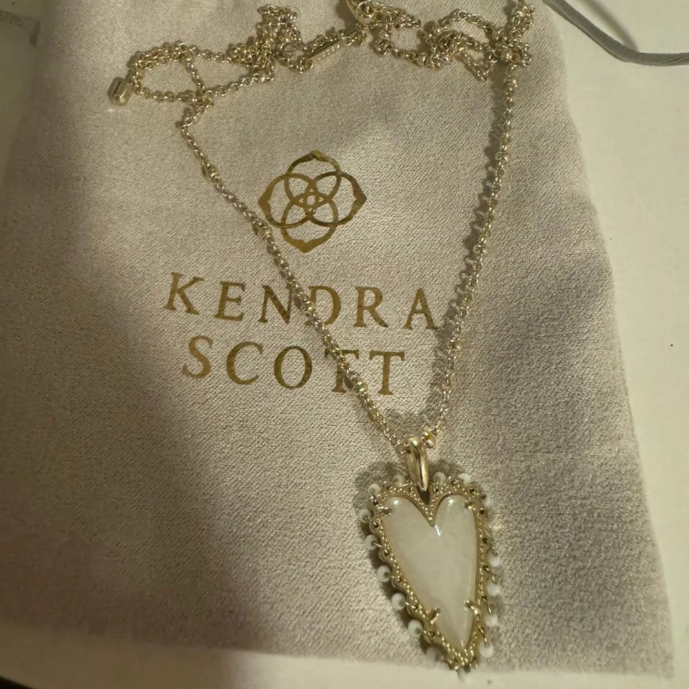 Kendra Scott necklace